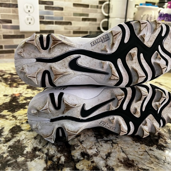 Youth Nike football cleats size 1. - Picture 9 of 9